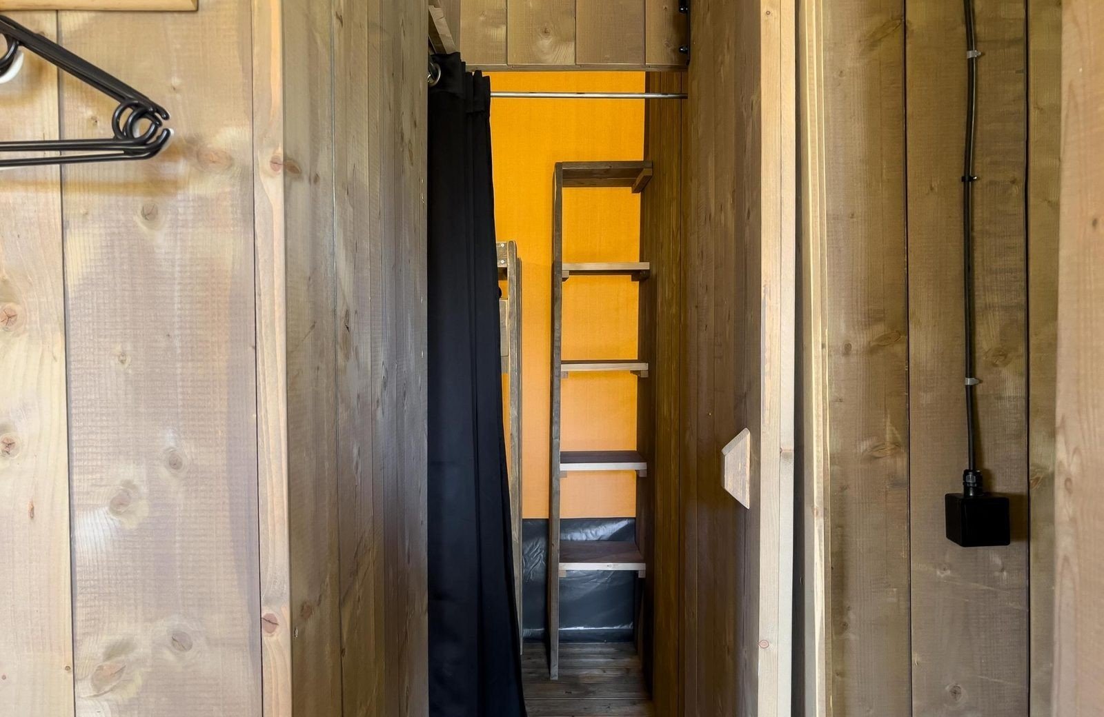 Luxe safaritent met sanitair 6 personen17